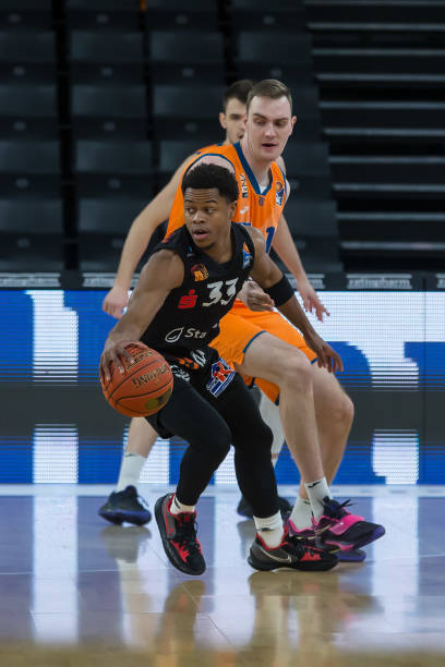 传中或长传 传中或长传